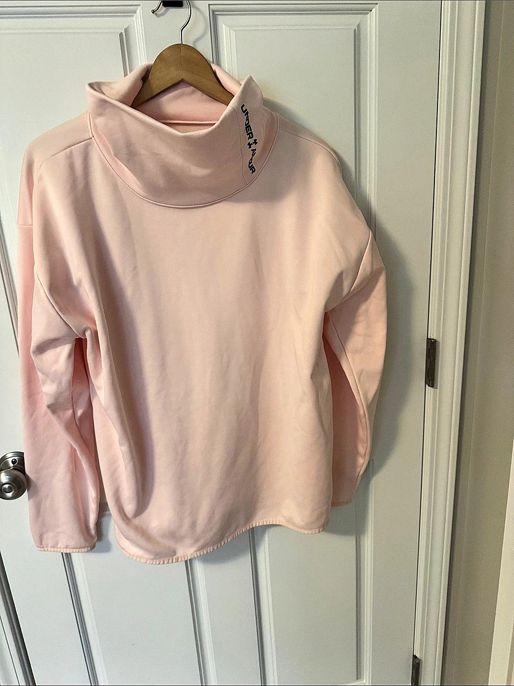 Under Armour Loose Fit Pullover Pink Pullover Size Large Like New
